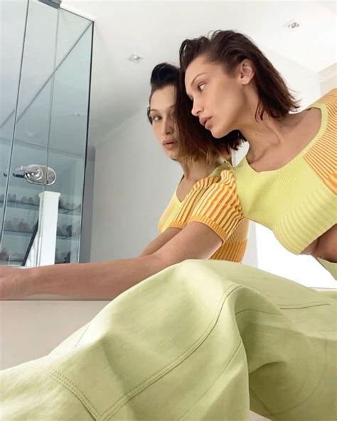 Bella Hadid Posed Naked for Jacquemus﻿ in New Instagram。